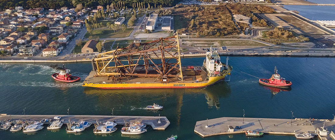 Jacket and Topside Leaving Rosetti Yard to Reach Offshore Argentina